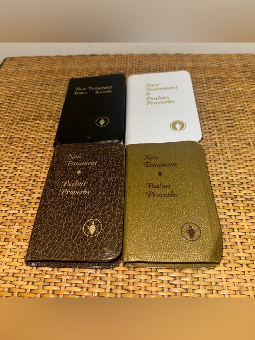The Gideons International New Testament Psalms and Proverbs Pocket Bible Set 4